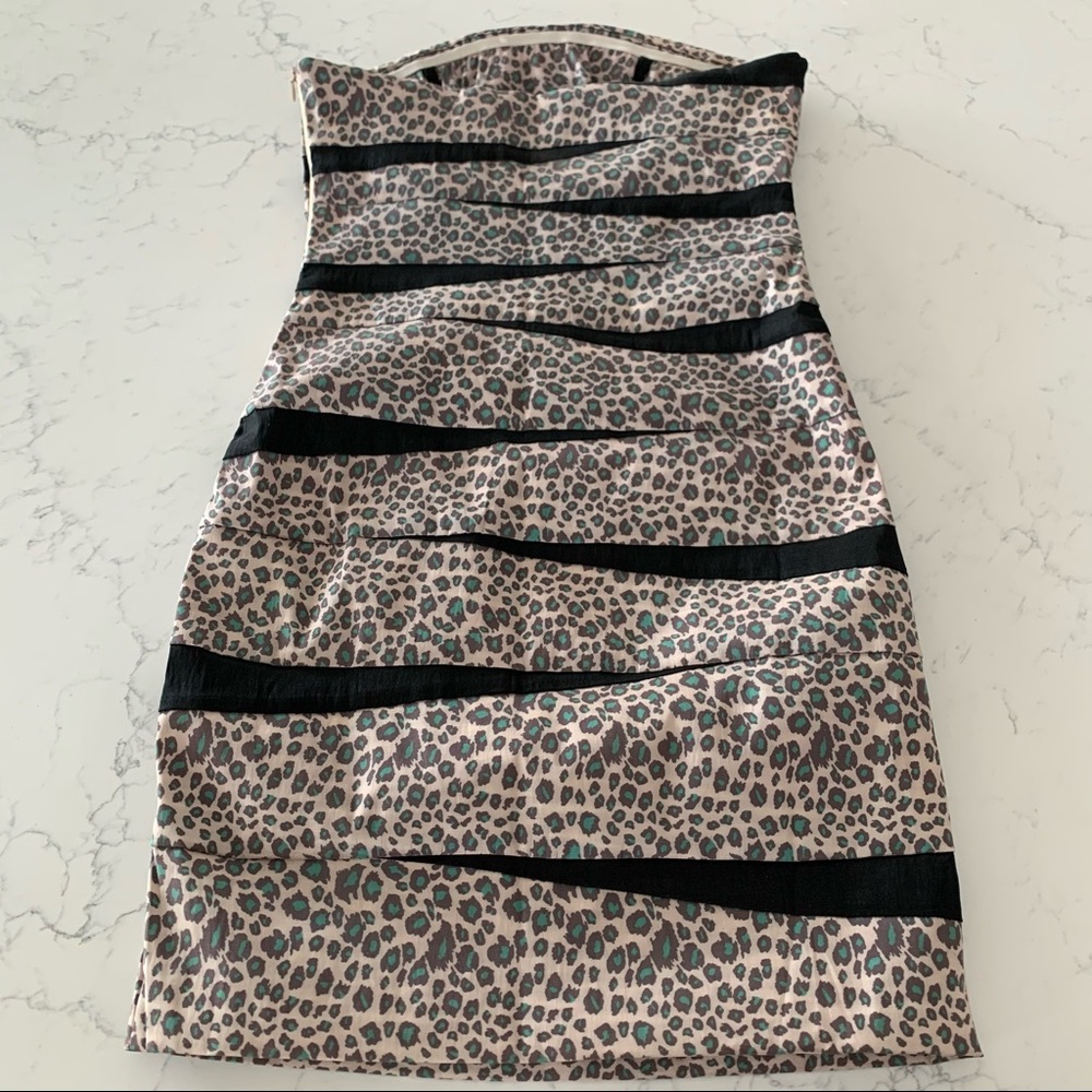 Nikibiki strapless dress. - Picture 3 of 7